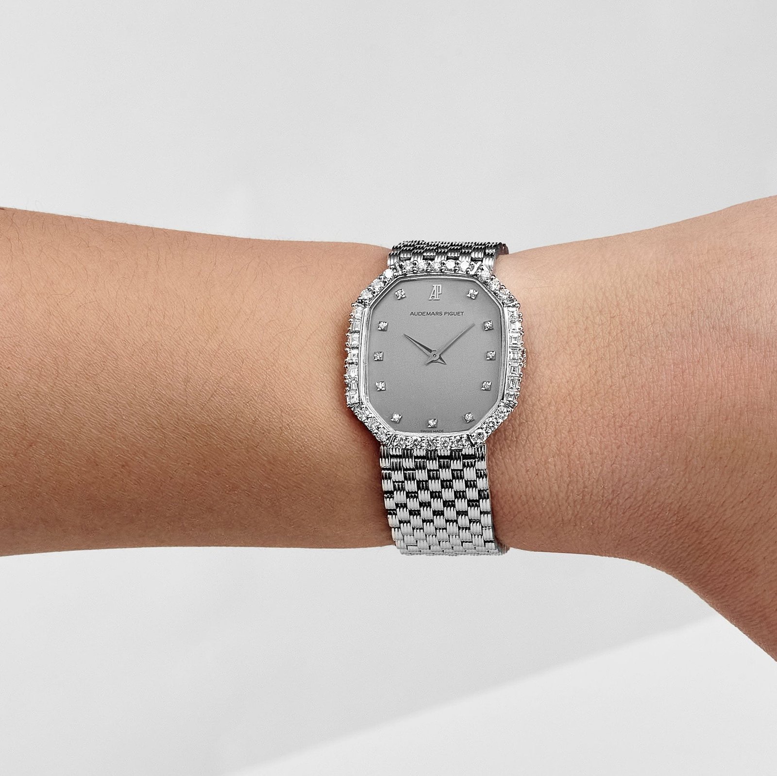 audemars-piguet-cobra-vintage-ladies-white-gold-silver-diamond-dial-diamond-bezel-audemars-piguet-1209633502