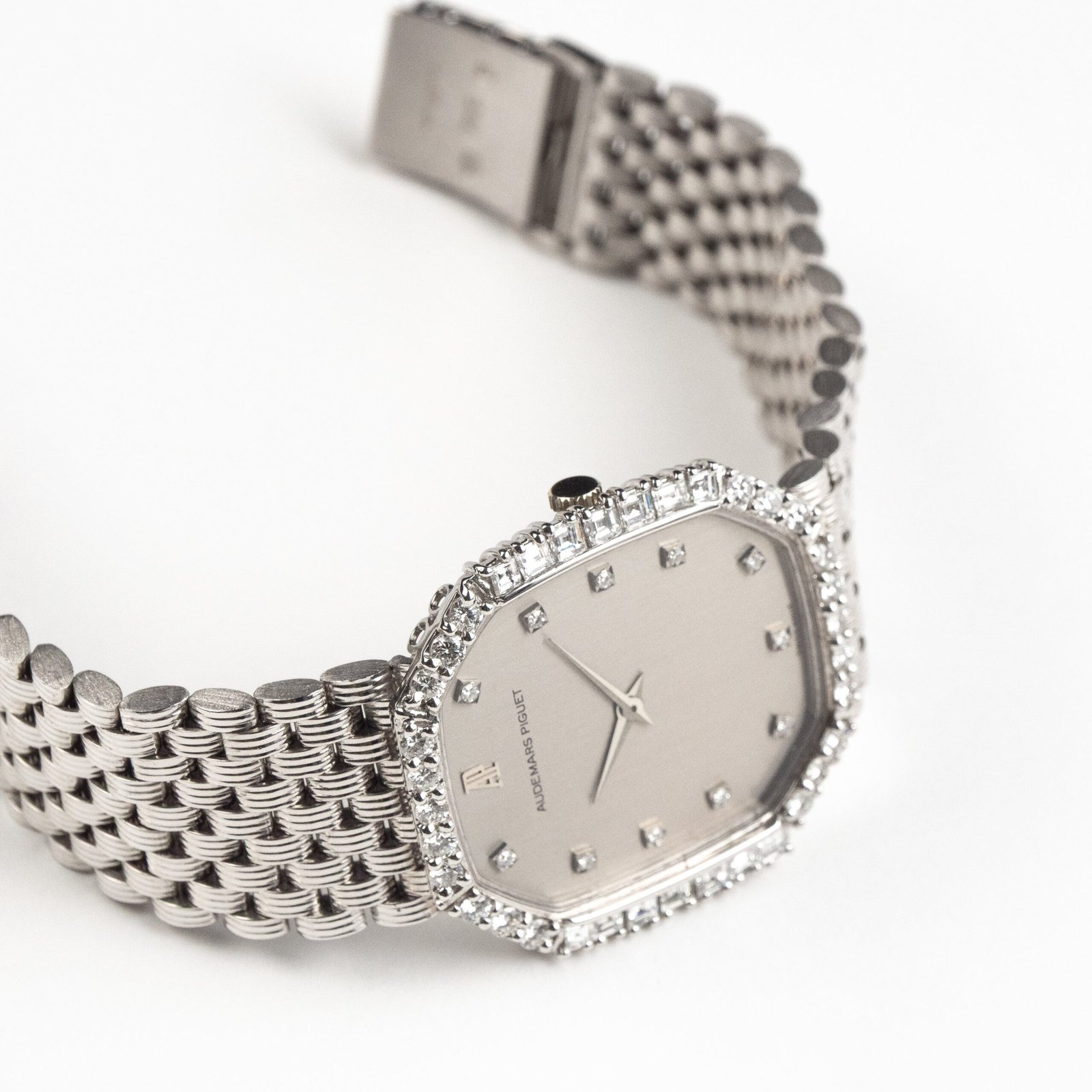 audemars-piguet-cobra-vintage-ladies-white-gold-silver-diamond-dial-diamond-bezel-audemars-piguet-1209727382