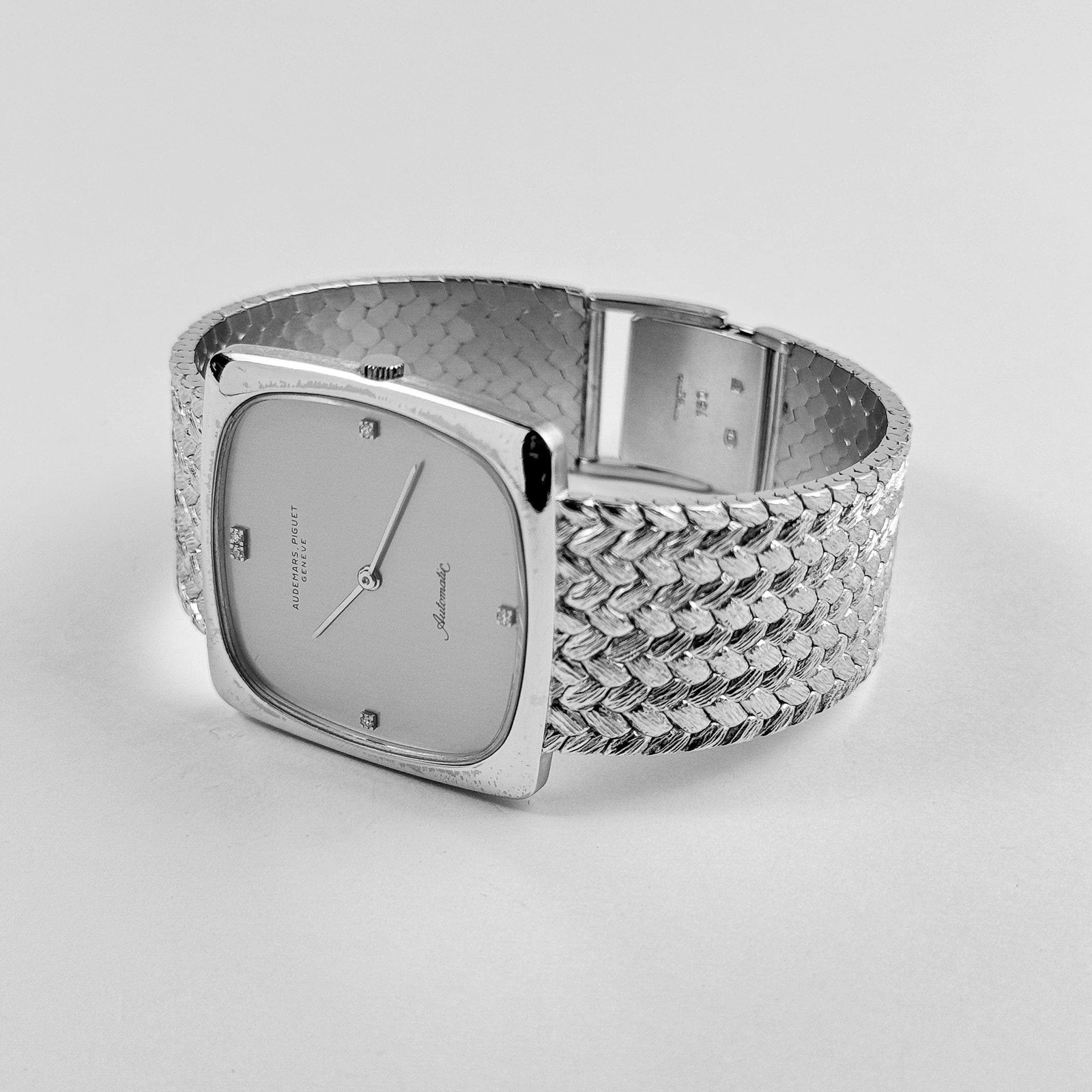 audemars-piguet-jumbo-square-white-gold-silver-diamond-dial-audemars-piguet-1204196925