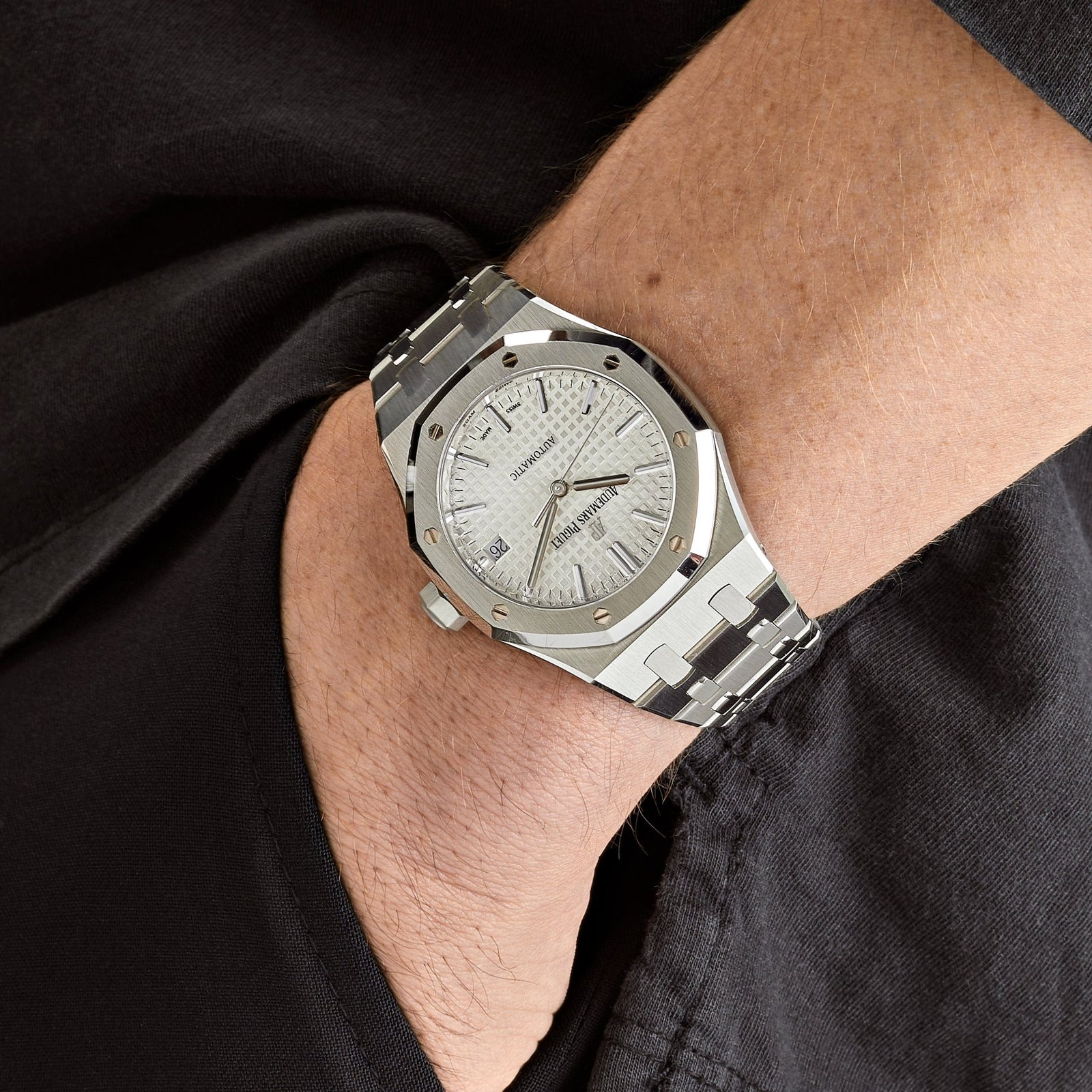 audemars-piguet-royal-oak-15450st-oo-1256st-01-a-selfwinding-stainless-steel-white-dial-2019-audemars-piguet-40260315414772
