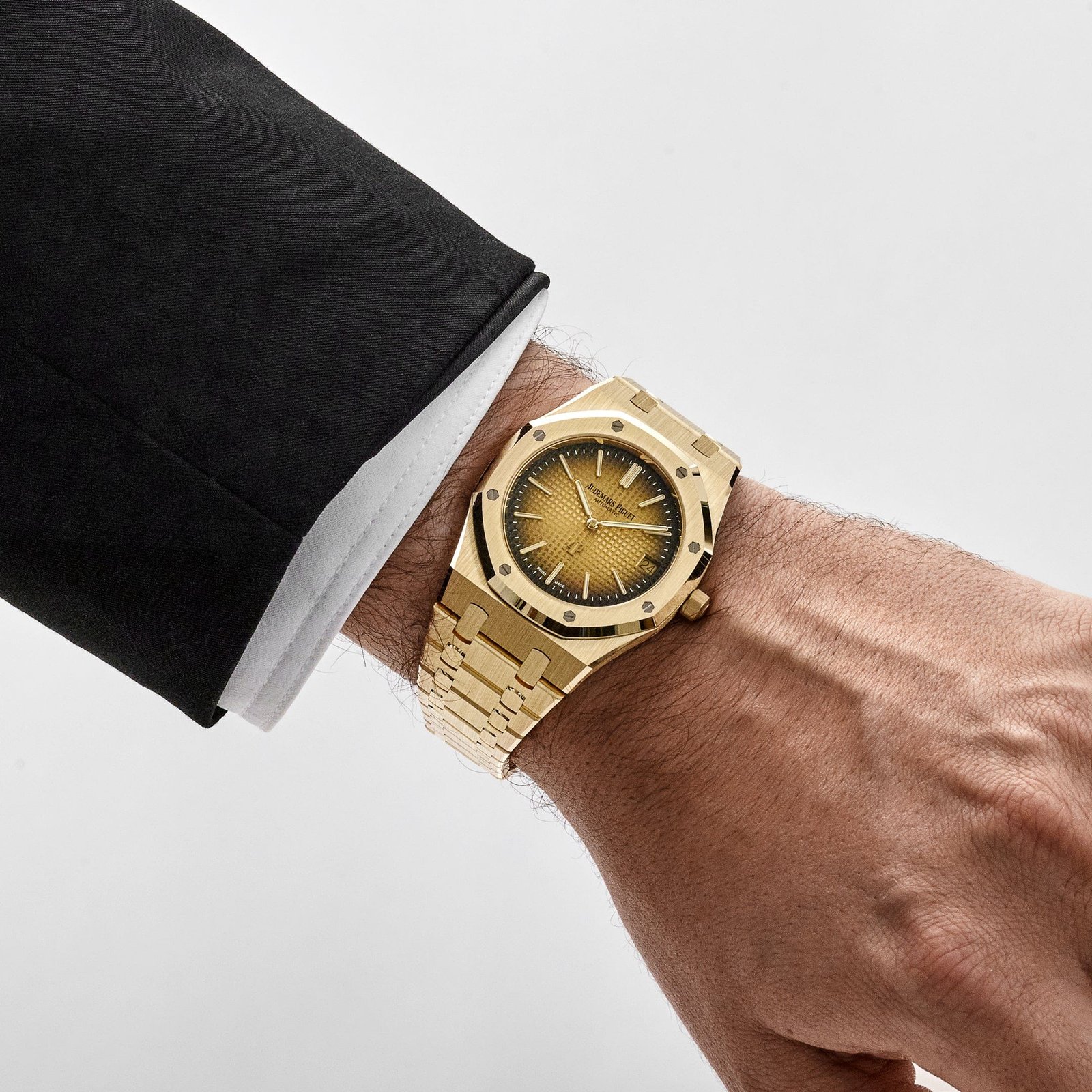 audemars-piguet-royal-oak-16202ba-oo-1240ba-02-jumbo-extra-thin-yellow-gold-2025-audemars-piguet-1227866339