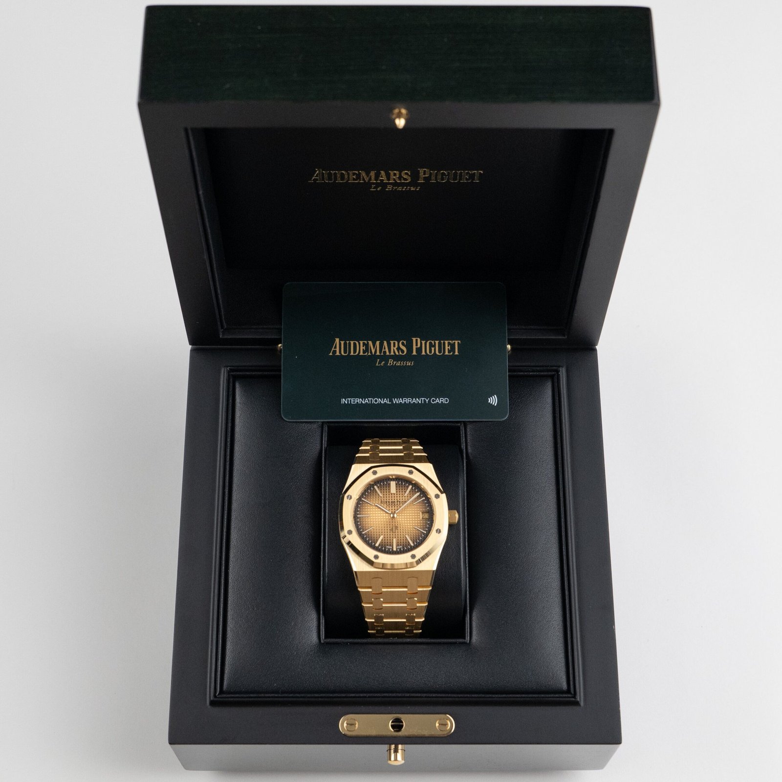 audemars-piguet-royal-oak-16202ba-oo-1240ba-02-jumbo-extra-thin-yellow-gold-2025-audemars-piguet-1227887811