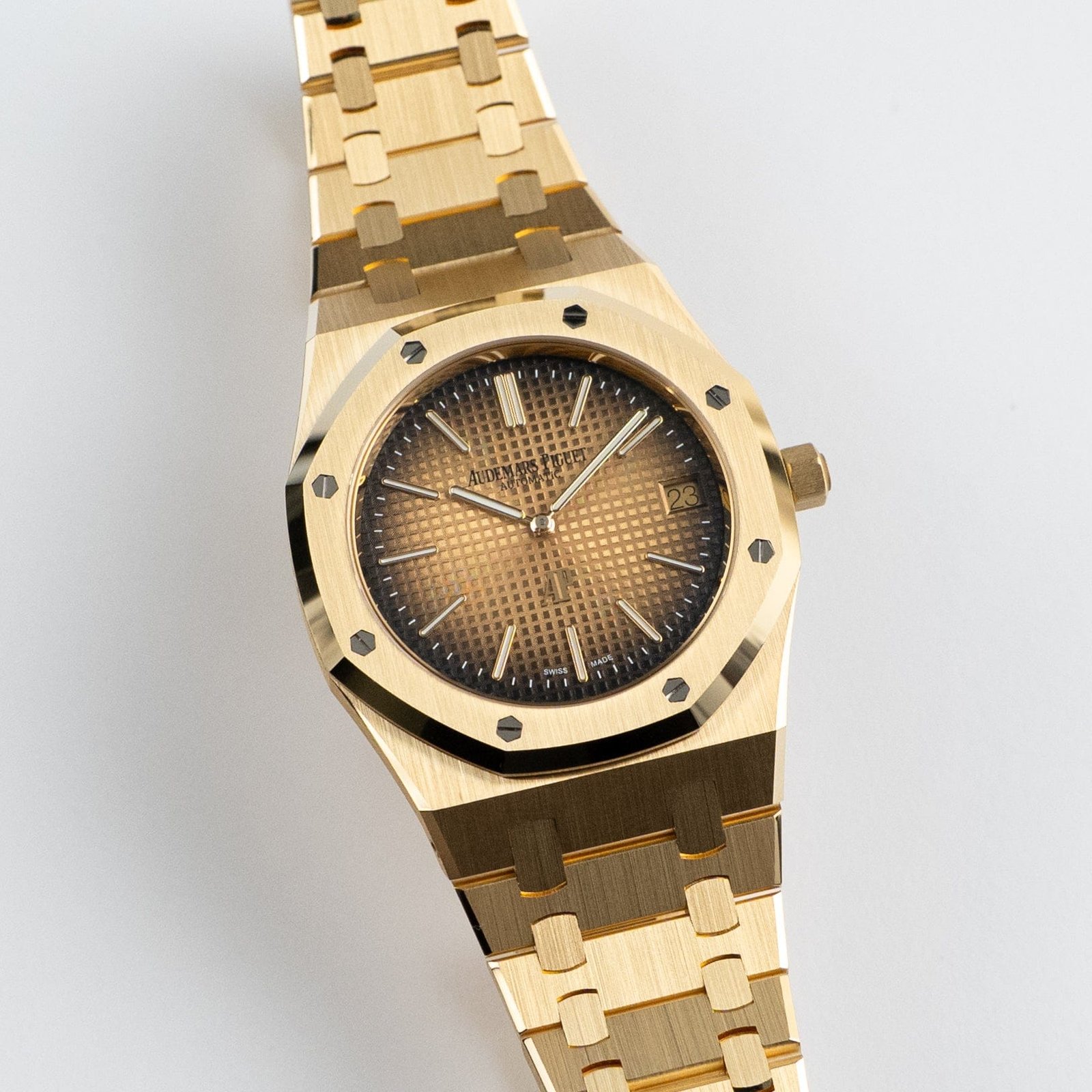 audemars-piguet-royal-oak-16202ba-oo-1240ba-02-jumbo-extra-thin-yellow-gold-2025-audemars-piguet-1227887820