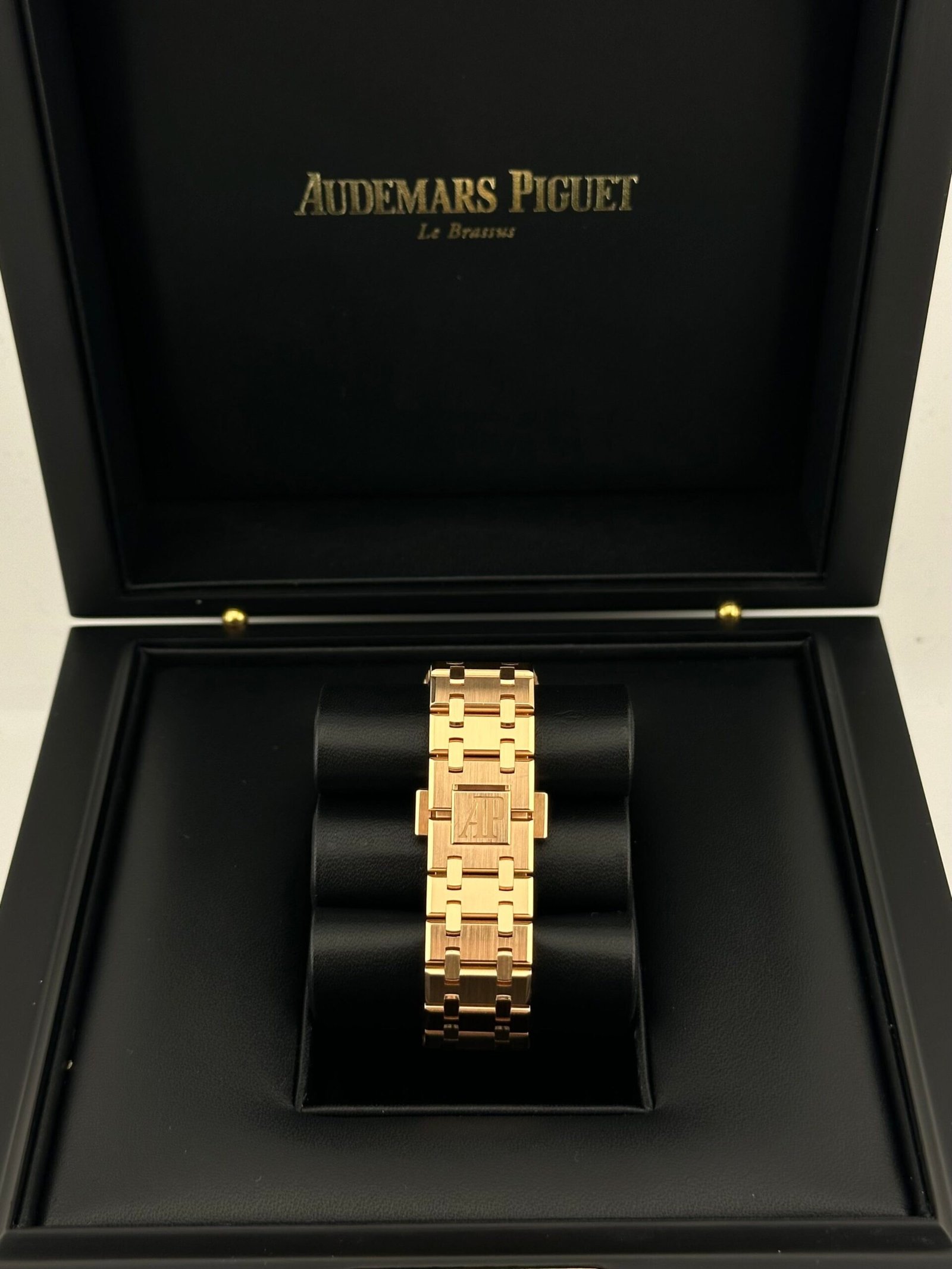 audemars-piguet-royal-oak-26315or-oo-1256or-01-chronograph-rose-gold-silver-dial-2023-audemars-piguet-41339946828020