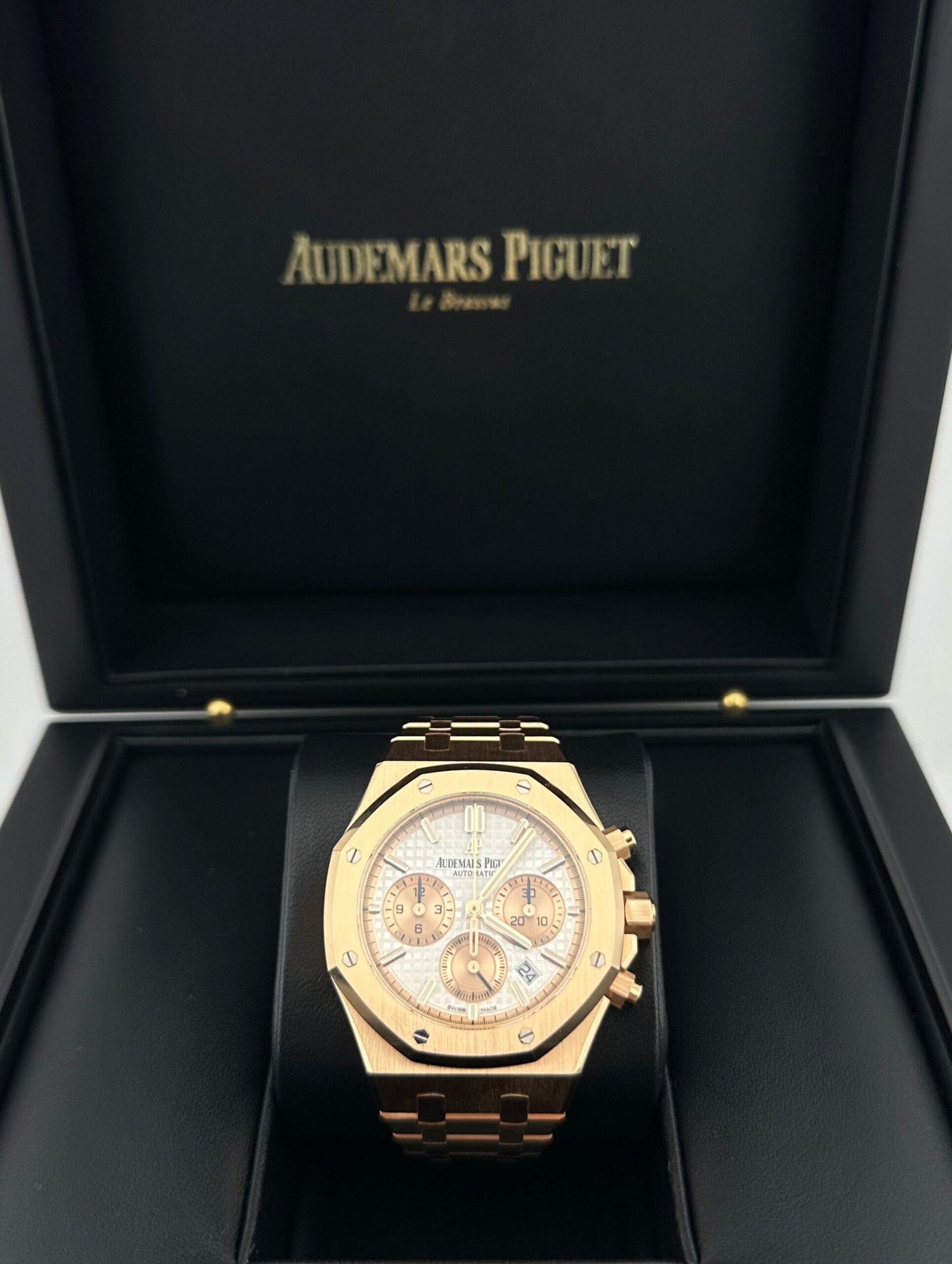 audemars-piguet-royal-oak-26315or-oo-1256or-01-chronograph-rose-gold-silver-dial-2023-audemars-piguet-41339948761332