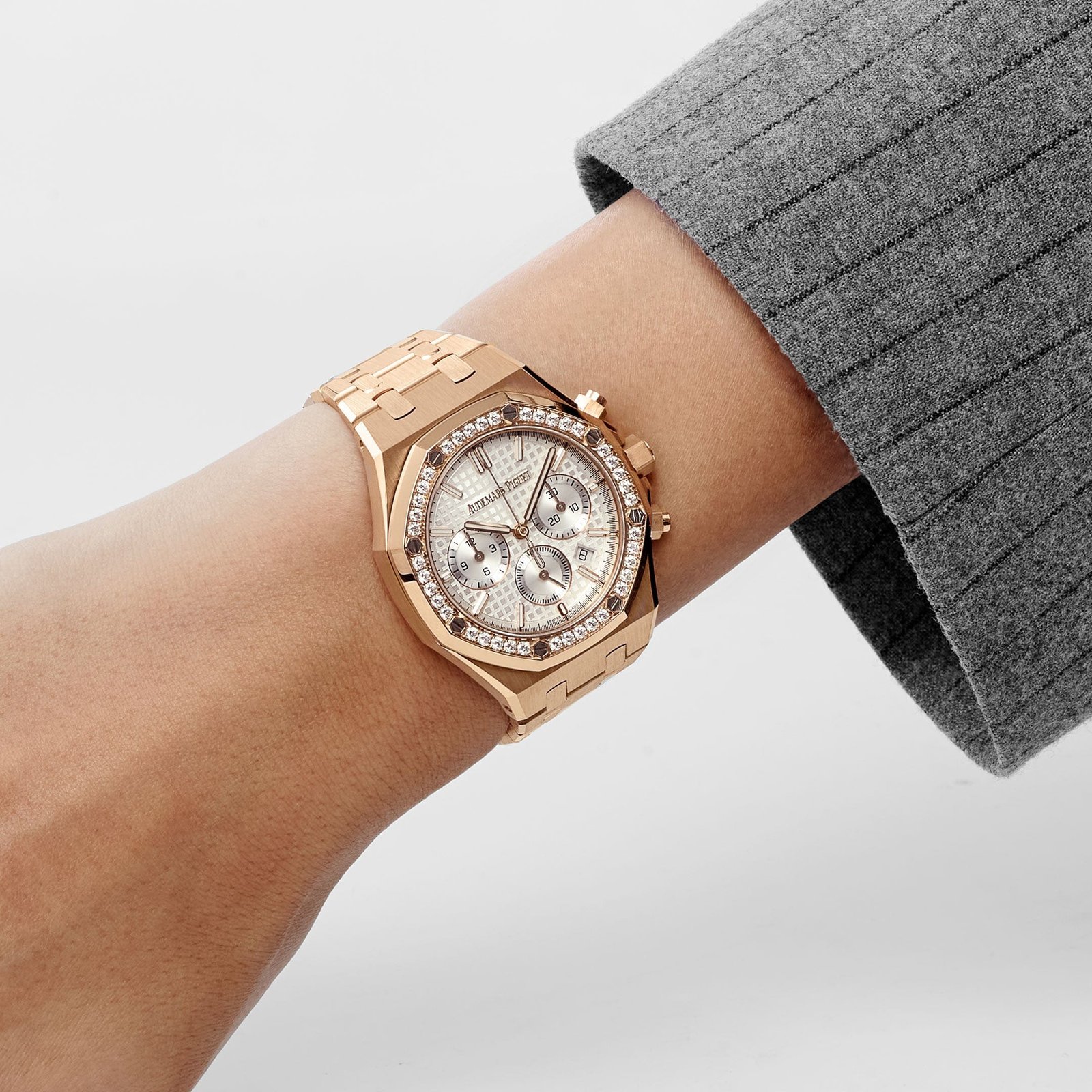 audemars-piguet-royal-oak-26715or-zz-1356or-01-chronograph-rose-gold-diamond-bezel-2024-audemars-piguet-1204361721