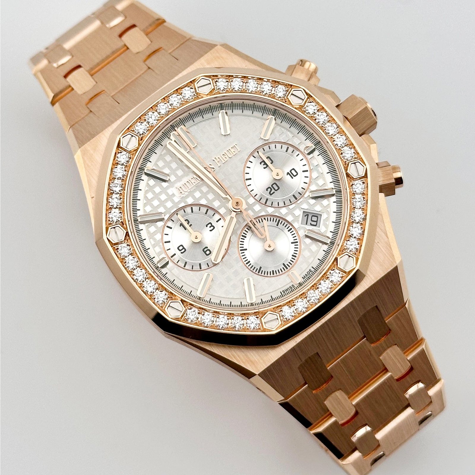 audemars-piguet-royal-oak-26715or-zz-1356or-01-chronograph-rose-gold-silver-dial-diamond-bezel-2025-audemars-piguet-1218154650