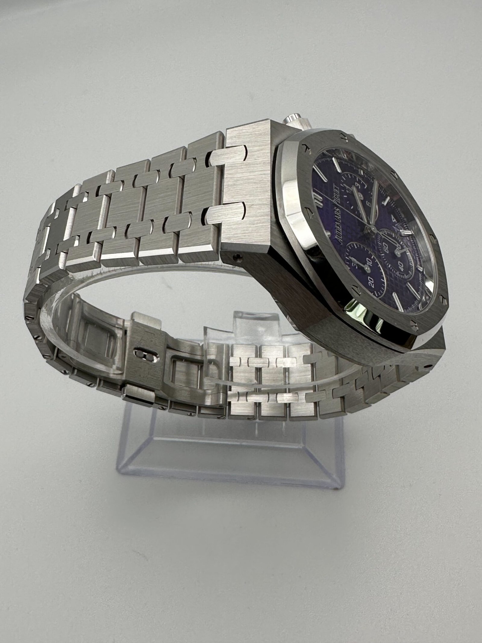 audemars-piguet-royal-oak-chronograph-26240bc-oo-1320bc-01-domaine-de-murtoli-special-edition-white-gold-purple-dial-audemars-piguet-40713773547764