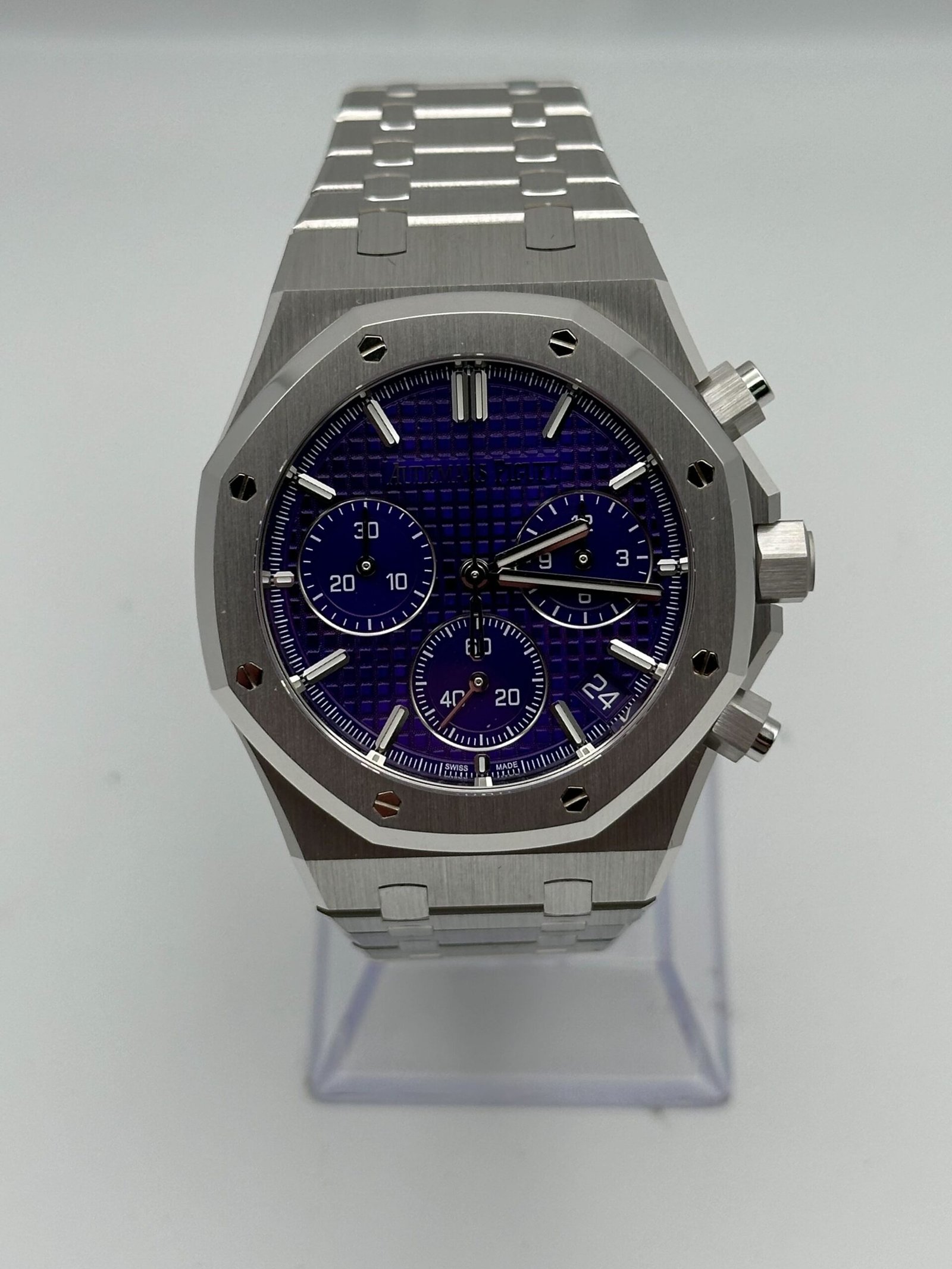 audemars-piguet-royal-oak-chronograph-26240bc-oo-1320bc-01-domaine-de-murtoli-special-edition-white-gold-purple-dial-audemars-piguet-40713773744372