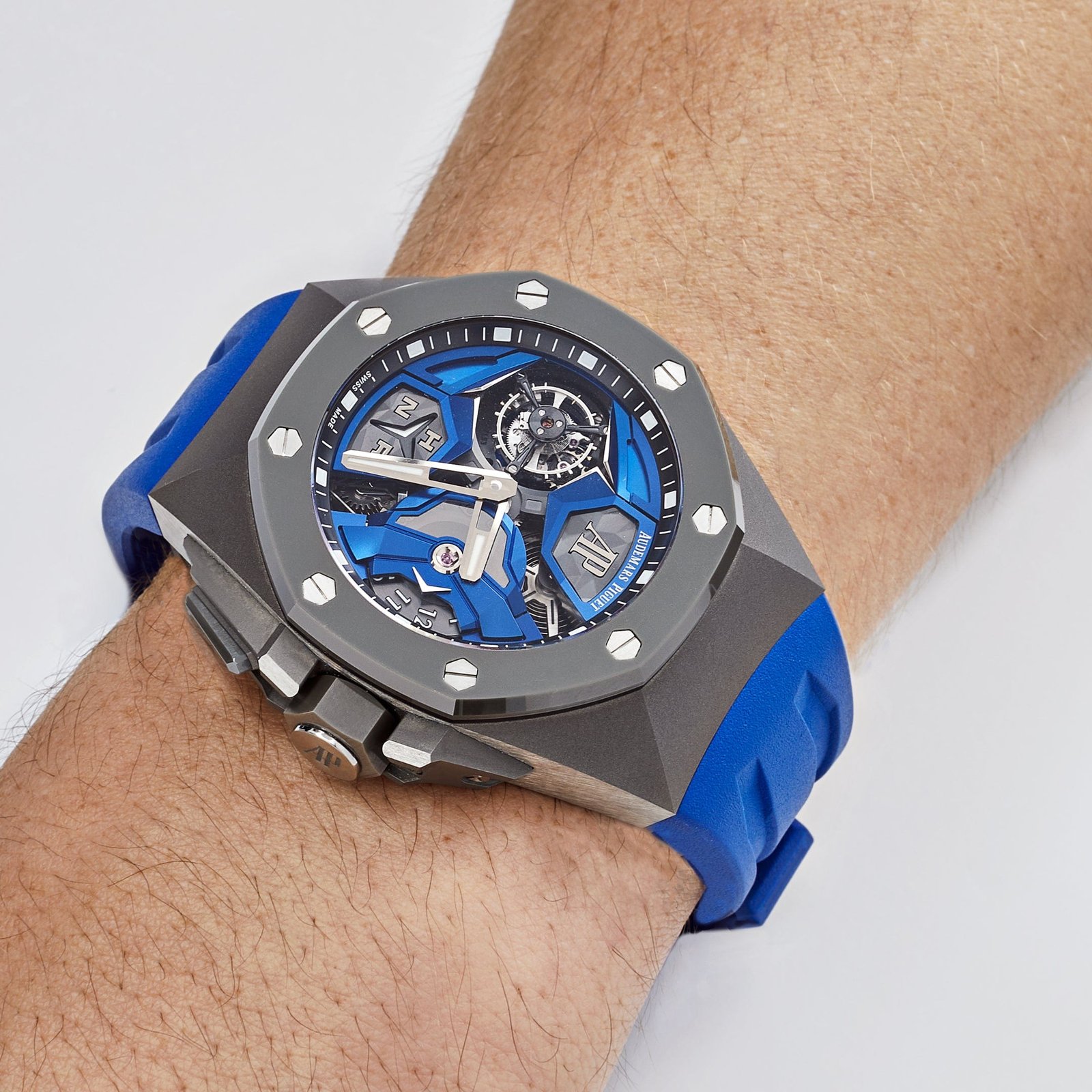 audemars-piguet-royal-oak-concept-26589io-oo-d030ca-01-flying-tourbillon-gmt-titanium-audemars-piguet-40259035889908