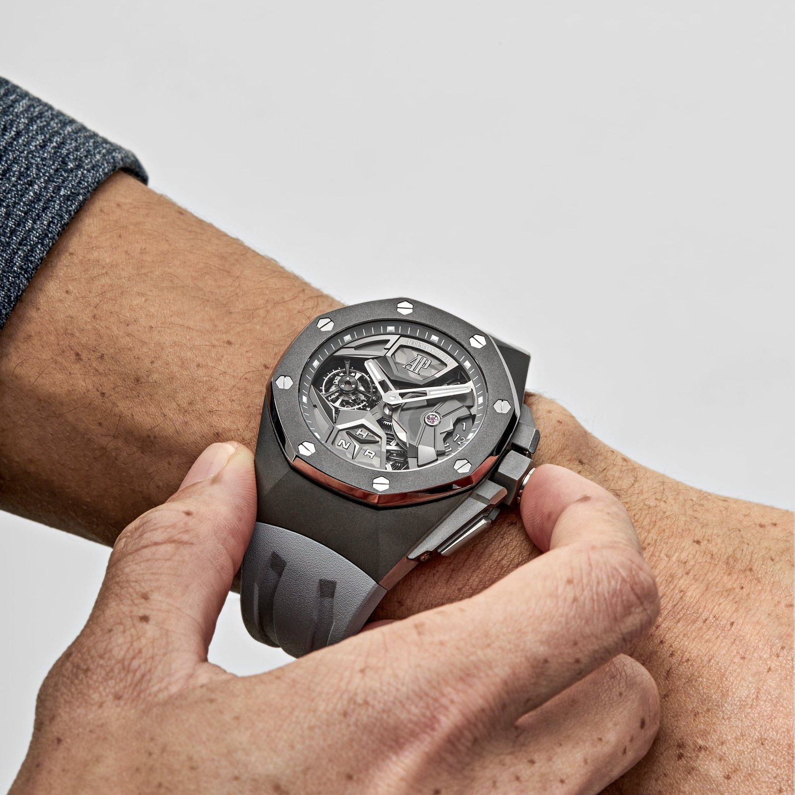 audemars-piguet-royal-oak-concept-26589ti-gg-d006ca-01-flying-tourbillon-gmt-titanium-limited-edition-audemars-piguet-40937515090164