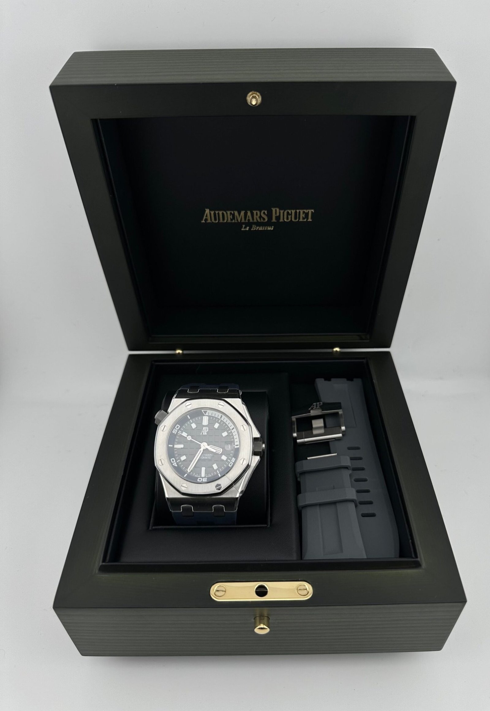 audemars-piguet-royal-oak-offshore-15720st-oo-a009ca-01-diver-stainless-steel-grey-dial-2023-audemars-piguet-41401116262644