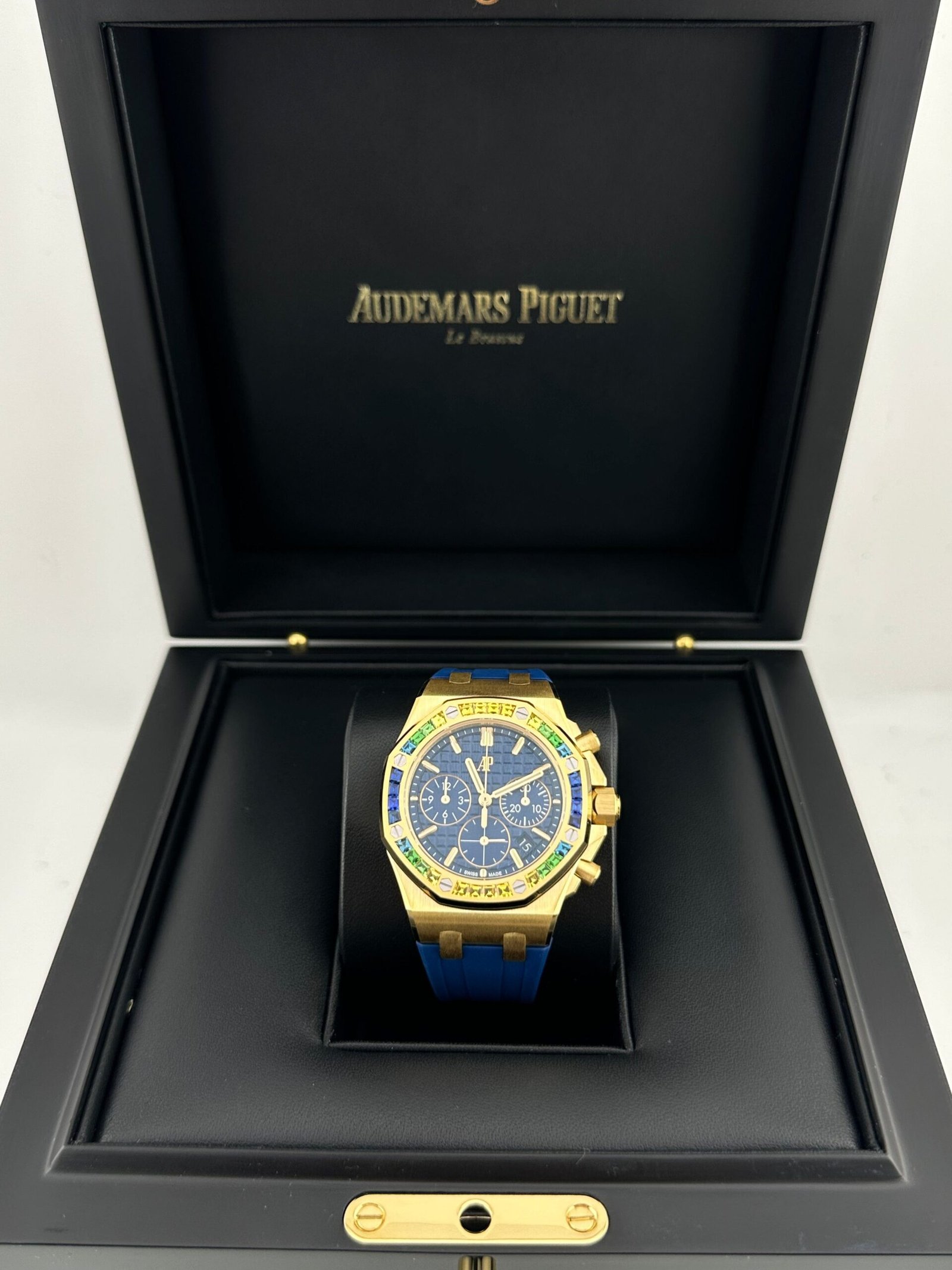 audemars-piguet-royal-oak-offshore-26236ba-yy-d346ca-01-yellow-gold-sapphire-dial-2023-audemars-piguet-41251340615924