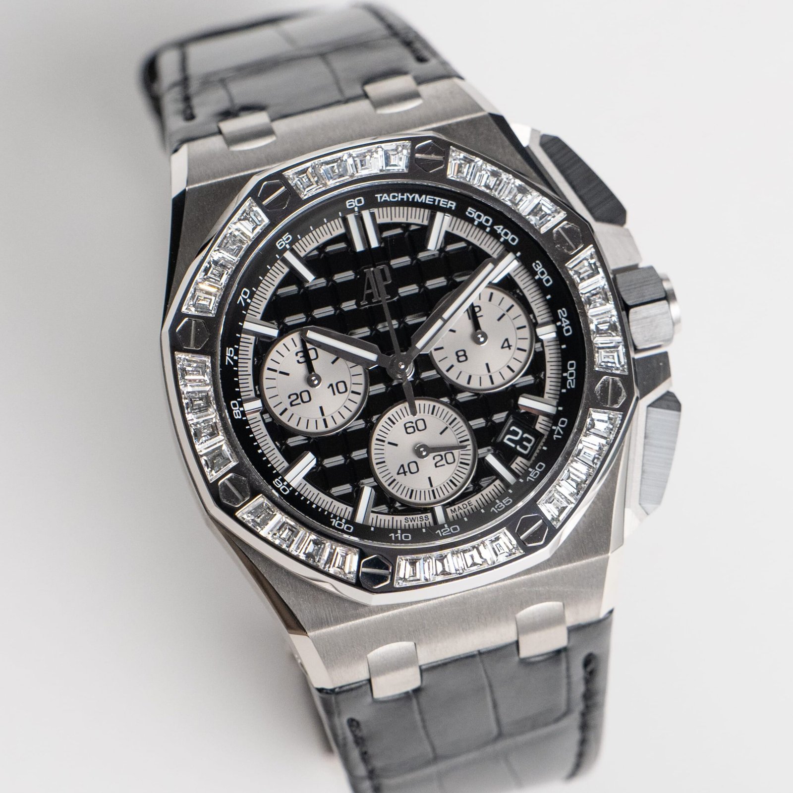 audemars-piguet-royal-oak-offshore-26424bc-zz-d002ca-01-chronograph-white-gold-black-dial-diamond-bezel-2024-audemars-piguet-1229620611