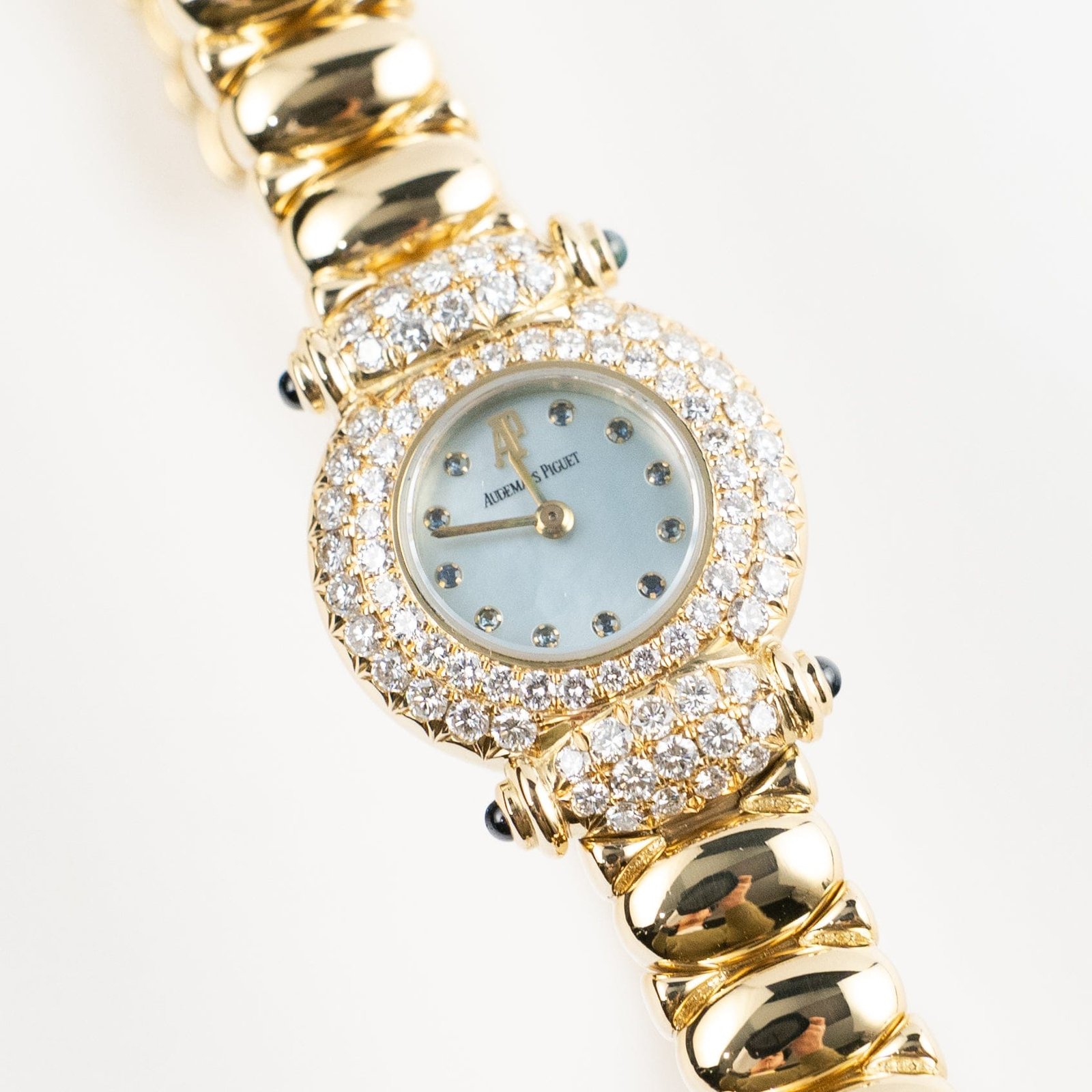 audemars-piguet-vintage-classique-67030ba-ss-1088ba-01-ladies-yellow-gold-mother-of-pearl-sapphire-dial-diamond-bezel-quartz-1996-audemars-piguet-1221435392