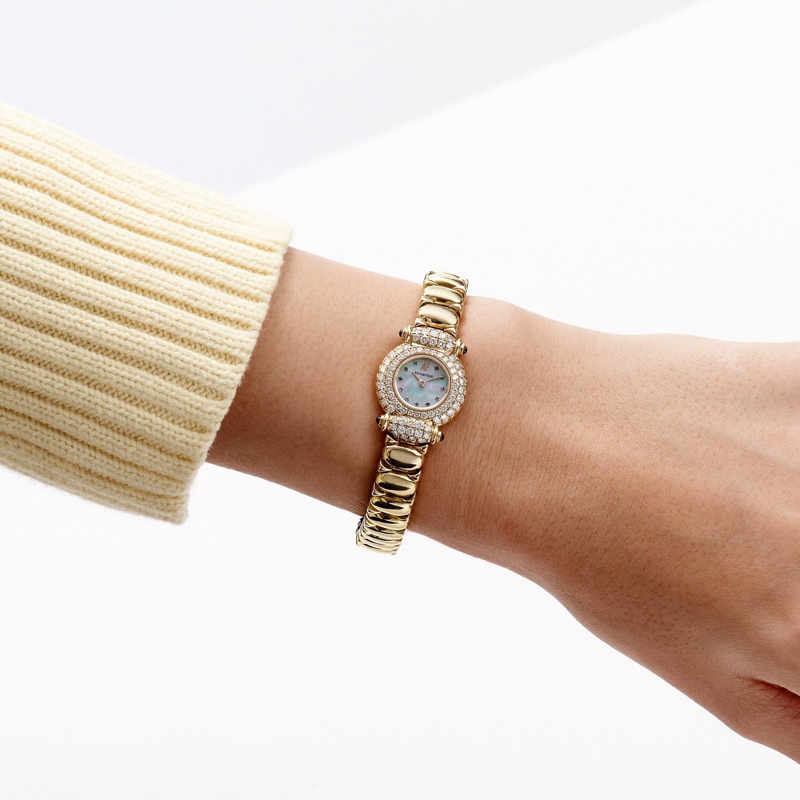 audemars-piguet-vintage-cobra-66762ba-ladies-yellow-gold-mother-of-pearl-sapphire-dial-diamond-bezel-quartz-audemars-piguet-1217308923