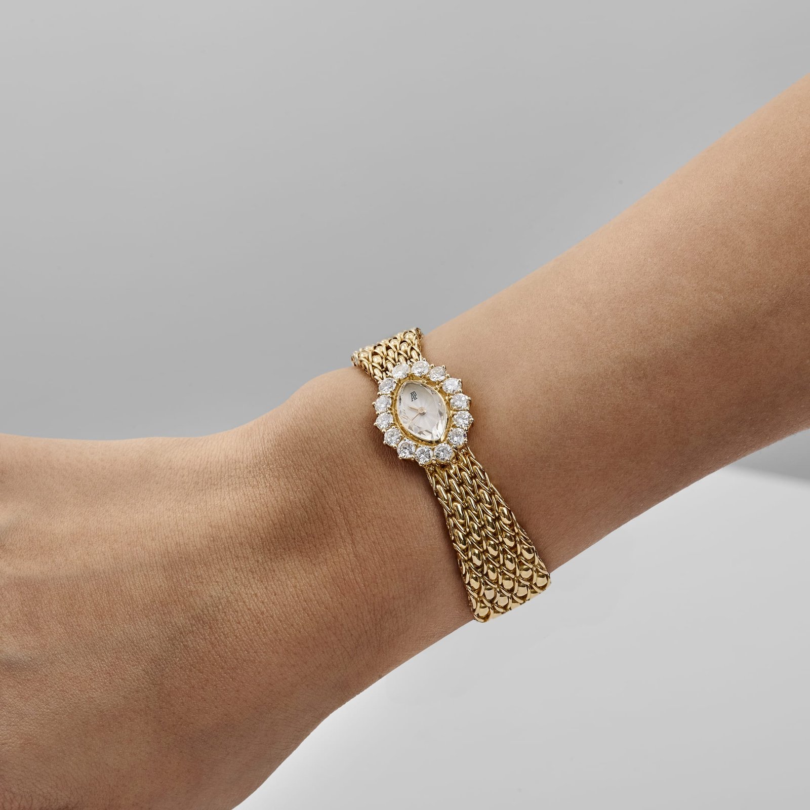 audemars-piguet-vintage-oval-66429ba-zz-0780ba-02-ladies-cocktail-watch-yellow-gold-white-dial-diamond-bezel-quartz-audemars-piguet-1234272065