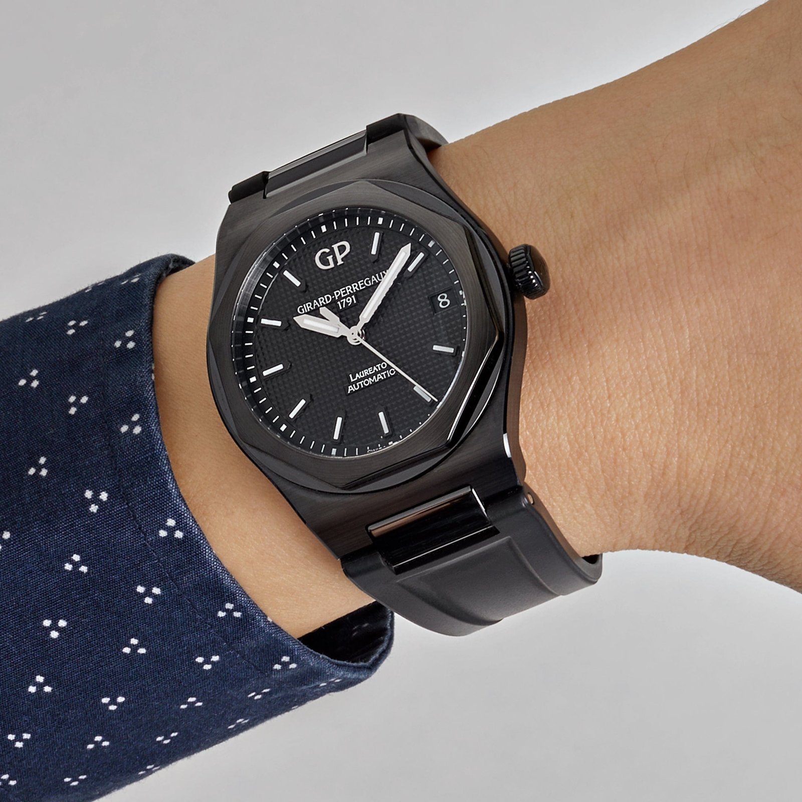 girard-perregaux-laureato-ceramic-black-dial-81010-32-631-fk6a-girard-perregaux-40261334204660