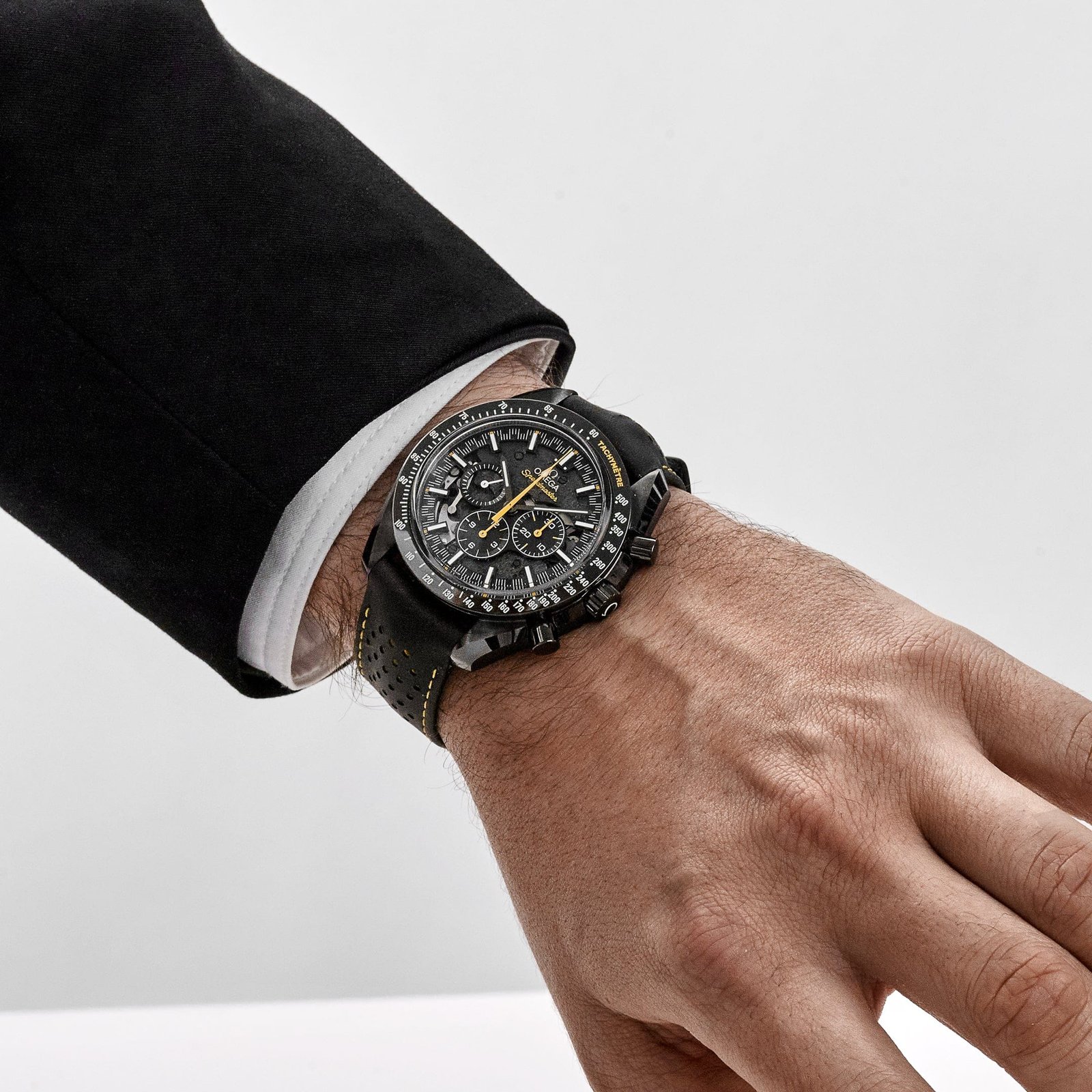 omega-speedmaster-311-92-44-30-01-001-dark-side-of-the-moon-apollo-8-edition-black-ceramic-black-dial-2021-omega-1227876905