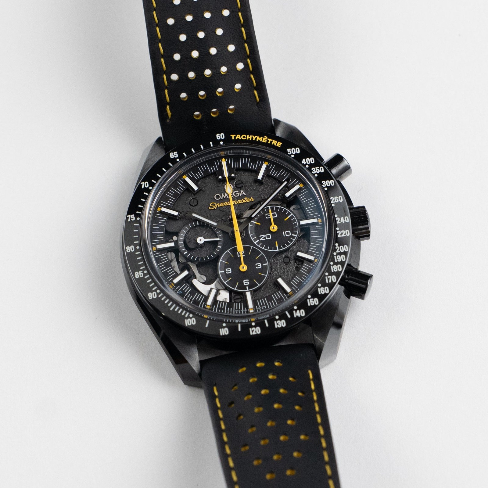 omega-speedmaster-311-92-44-30-01-001-dark-side-of-the-moon-apollo-8-edition-black-ceramic-black-dial-2021-omega-1227902572