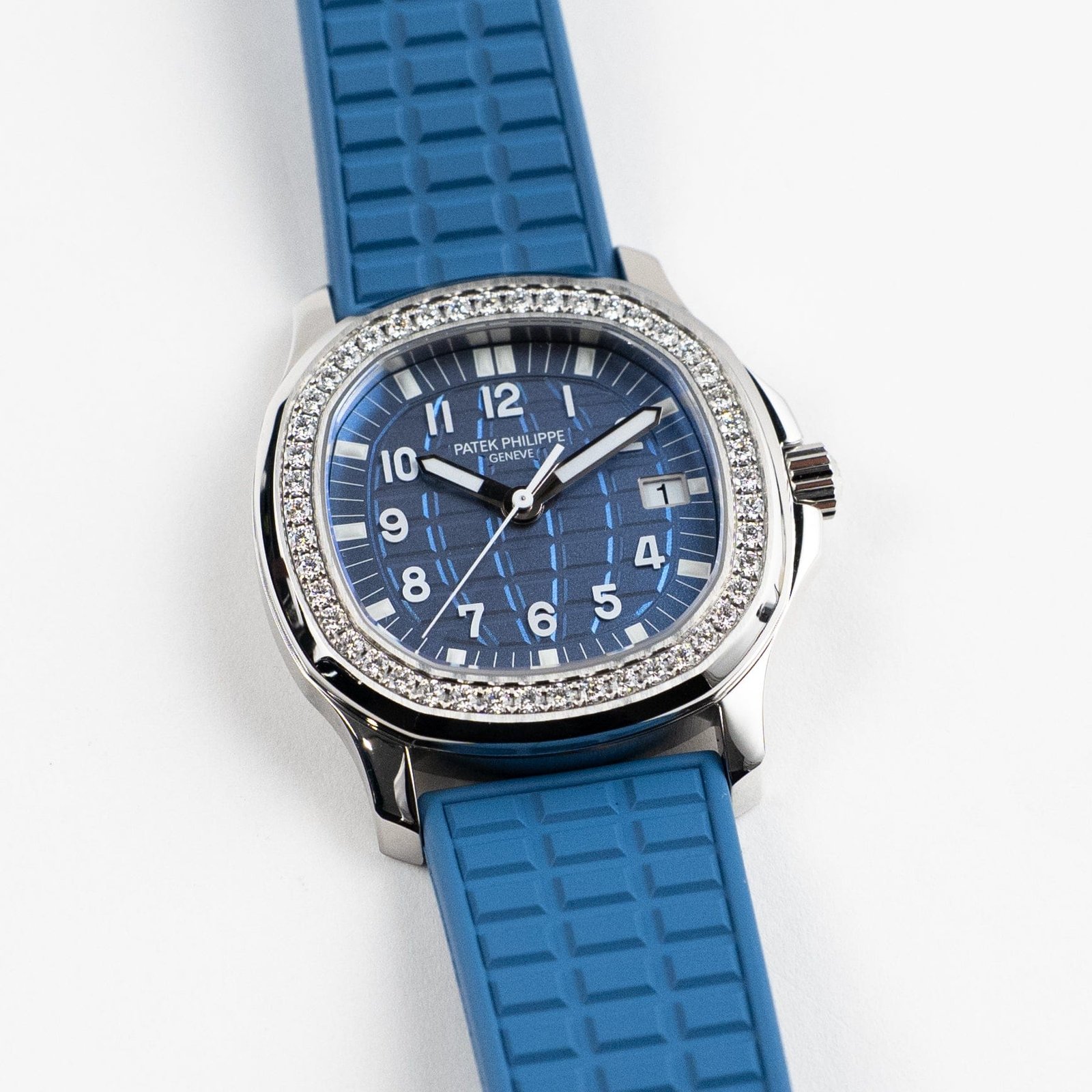 patek-philippe-aquanaut-luce-5067a-022-ladies-stainless-steel-blue-dial-diamond-bezel-2015-patek-philippe-1221897362