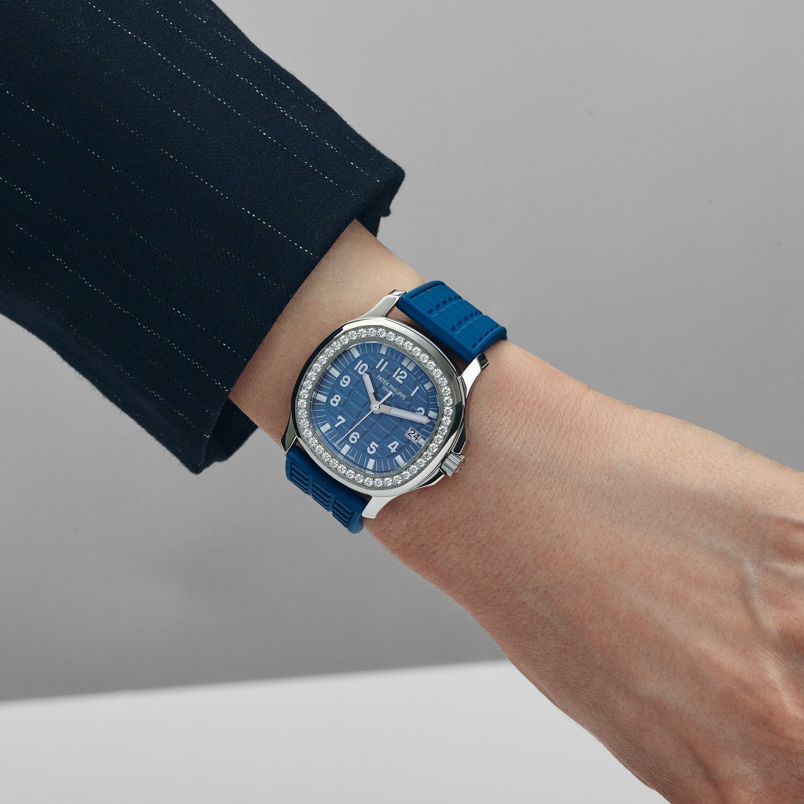 patek-philippe-aquanaut-luce-5067a-022-ladies-stainless-steel-blue-dial-diamond-bezel-2015-patek-philippe-1222153215