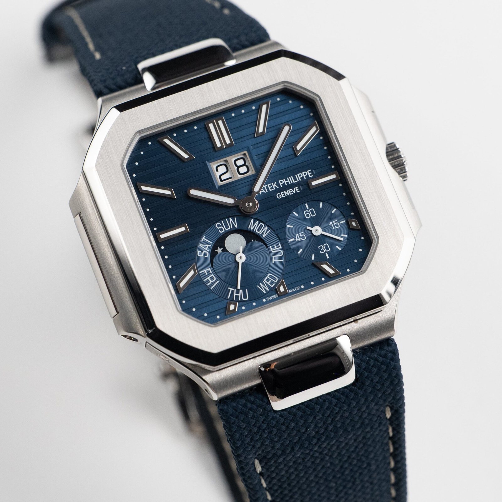 patek-philippe-cubitus-5822p-001-platinum-blue-dial-moon-phase-2024-patek-philippe-1225016196