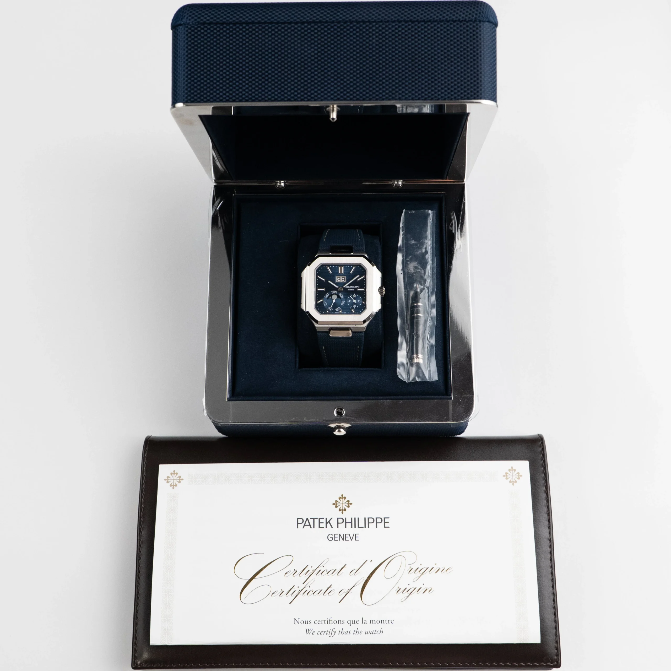 patek-philippe-cubitus-5822p-001-platinum-blue-dial-moon-phase-2024-patek-philippe-1225016205