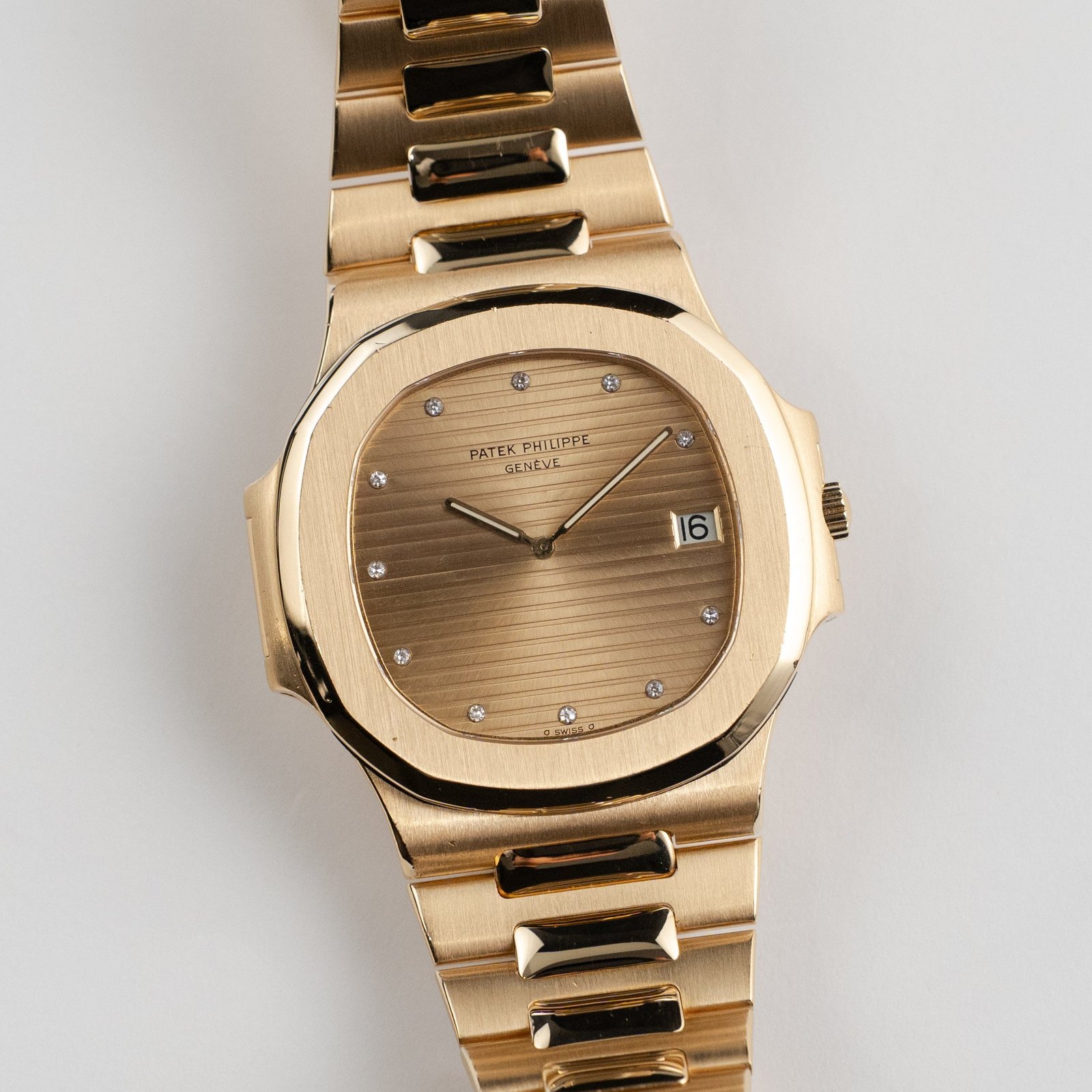 patek-philippe-nautilus-3700-11j-051-jumbo-yellow-gold-champagne-diamond-dial-patek-philippe-1226974825
